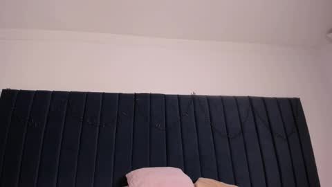 milk_rain online show from February 2026 12:19:01 PM