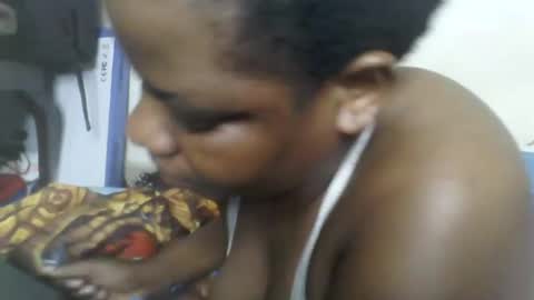 Snapshot of milk_titz chatting on December 2024 07:30:02 PM kinwity online show from December 2024 07:30:02 PM