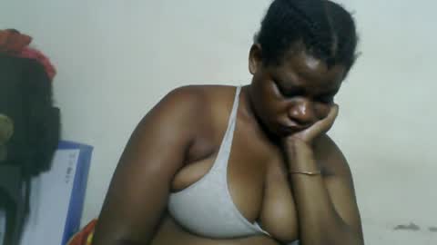 Snapshot of milk_titz chatting on December 2024 10:02:01 AM kinwity online show from December 2024 10:02:01 AM