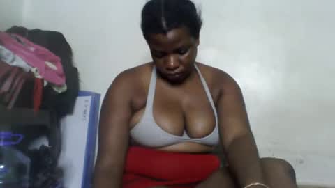 Snapshot of milk_titz chatting on December 2024 01:33:01 PM kinwity online show from December 2024 01:33:01 PM