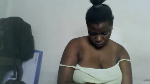 Snapshot of milk_titz chatting on December 2024 08:50:01 AM kinwity online show from December 2024 08:50:01 AM