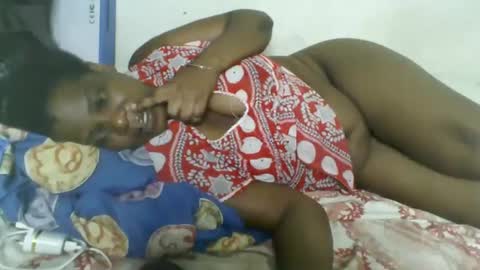 Snapshot of milk_titz chatting on December 2024 06:44:01 AM kinwity online show from December 2024 06:44:01 AM