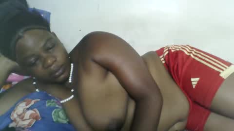 Snapshot of milk_titz chatting on January 2025 04:44:01 AM kinwity online show from January 2025 04:44:01 AM