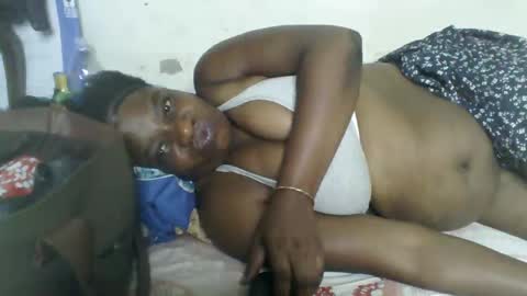 Snapshot of milk_titz chatting on January 2025 08:59:01 PM kinwity online show from January 2025 08:59:01 PM