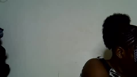 Snapshot of milk_titz chatting on January 2025 01:57:01 PM kinwity online show from January 2025 01:57:01 PM