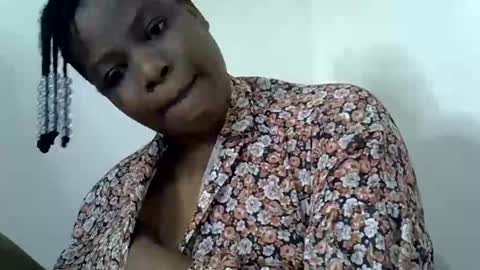 Snapshot of milk_titz chatting on January 2025 08:18:02 AM kinwity online show from January 2025 08:18:02 AM