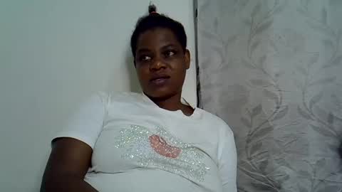 Snapshot of milk_titz chatting on January 2025 07:08:01 PM kinwity online show from January 2025 07:08:01 PM