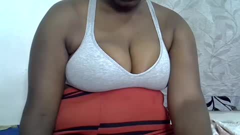 Snapshot of milk_titz chatting on February 2025 05:08:01 AM kinwity online show from February 2025 05:08:01 AM