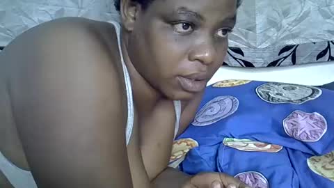 Snapshot of milk_titz chatting on February 2025 08:42:02 AM kinwity online show from February 2025 08:42:02 AM