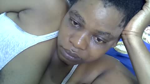 Snapshot of milk_titz chatting on February 2025 08:42:01 PM kinwity online show from February 2025 08:42:01 PM