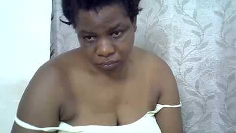 Snapshot of milk_titz chatting on February 2025 11:28:01 AM kinwity online show from February 2025 11:28:01 AM