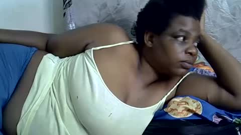 Snapshot of milk_titz chatting on February 2025 09:15:01 AM kinwity online show from February 2025 09:15:01 AM