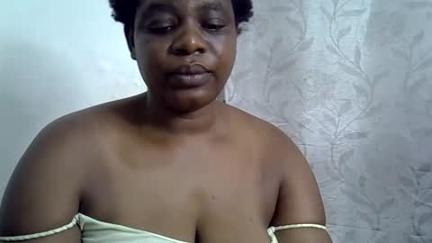 Snapshot of milk_titz chatting on February 2025 12:43:01 PM kinwity online show from February 2025 12:43:01 PM