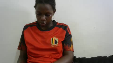 Snapshot of milk_titz chatting on February 2025 04:37:02 PM kinwity online show from February 2025 04:37:02 PM
