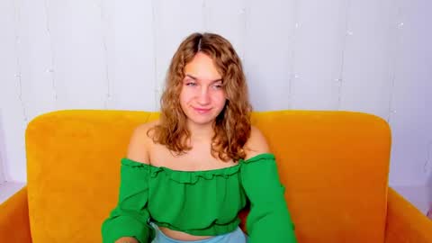 Snapshot of milkablond chatting on December 2024 10:47:01 PM milkablond online show from December 2024 10:47:01 PM