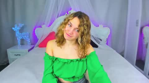 Snapshot of milkablond chatting on January 2025 12:43:02 AM milkablond online show from January 2025 12:43:02 AM