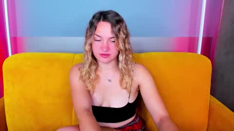 Snapshot of milkablond chatting on September 2025 12:55:01 AM milkablond online show from September 2025 12:55:01 AM