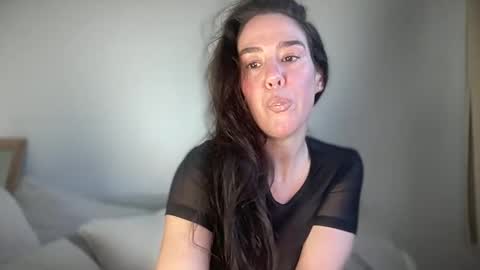 Snapshot of milkandhoneylullabies chatting on September 2025 12:27:02 PM Milk online show from September 2025 12:27:02 PM