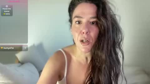 Snapshot of milkandhoneylullabies chatting on October 2025 12:38:01 PM Milk online show from October 2025 12:38:01 PM