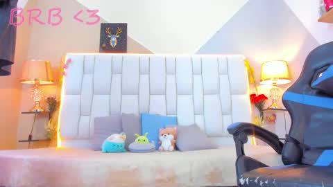 Snapshot of milkwhore1 chatting on September 2025 12:18:01 PM Michelle online show from September 2025 12:18:01 PM