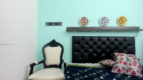 Snapshot of milky_way_18 chatting on November 2025 01:37:01 PM milky_way_18 online show from November 2025 01:37:01 PM