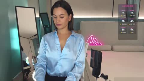 Snapshot of milla_kuni chatting on January 2025 10:44:01 PM Mila online show from January 2025 10:44:01 PM