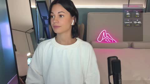 Snapshot of milla_kuni chatting on February 2025 10:20:01 PM Mila online show from February 2025 10:20:01 PM