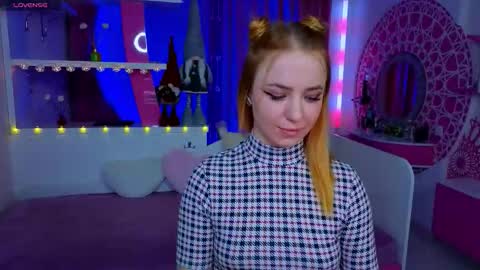 Snapshot of millana_hot chatting on December 2025 11:31:01 PM Milana online show from December 2025 11:31:01 PM