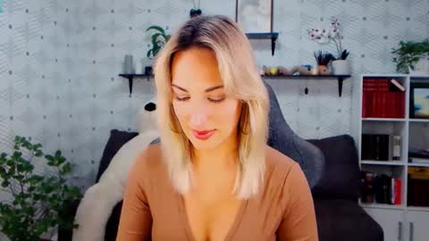 MillaXQueen online show from October 2025 02:56:02 PM