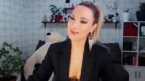MillaXQueen online show from January 2026 09:14:01 AM