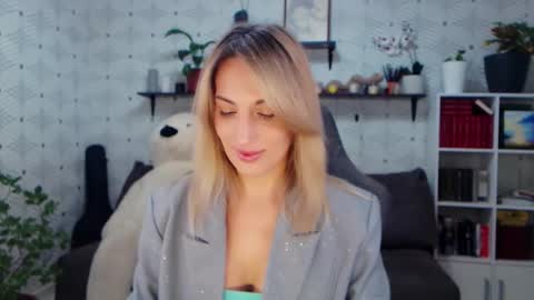 MillaXQueen online show from February 2026 03:50:02 PM