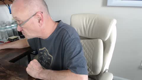 Snapshot of millenium0129 chatting on October 2025 05:32:02 PM millenium0129 online show from October 2025 05:32:02 PM