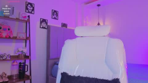 miller_vanessa_ online show from May 2026 09:00:01 PM