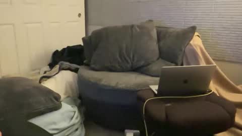 Snapshot of millerjdm chatting on December 2024 11:24:01 PM SlimnHungOH online show from December 2024 11:24:01 PM