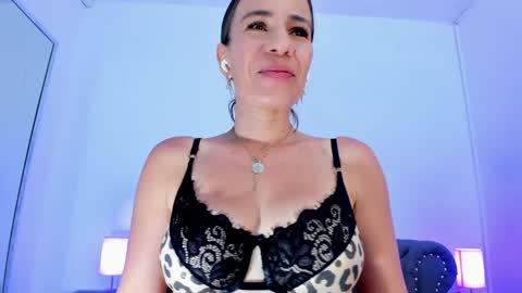 Snapshot of millie_brown21 chatting on January 2025 05:51:01 PM Millie online show from January 2025 05:51:01 PM