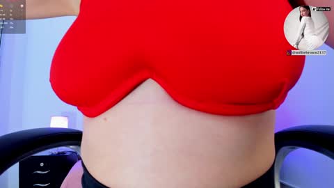 Snapshot of millie_brown21 chatting on January 2025 06:12:02 PM Millie online show from January 2025 06:12:02 PM