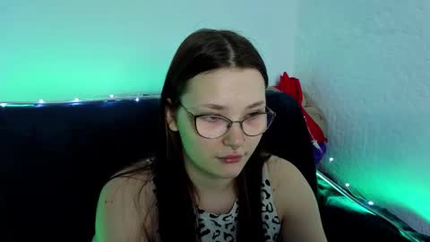 Snapshot of milliedoll chatting on September 2025 08:28:02 AM Millie online show from September 2025 08:28:02 AM