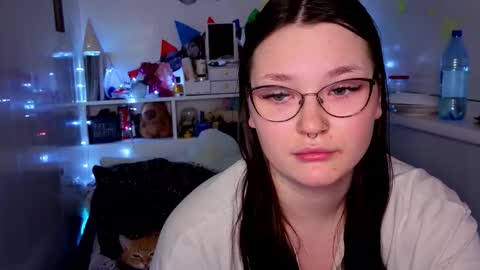 Snapshot of milliedoll chatting on November 2025 06:43:02 PM Millie online show from November 2025 06:43:02 PM