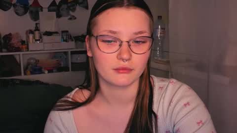 Snapshot of milliedoll chatting on November 2025 11:21:02 AM Millie online show from November 2025 11:21:02 AM