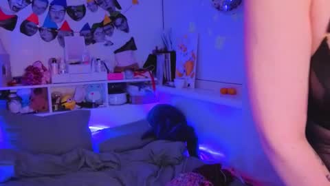 Snapshot of milliedoll chatting on December 2025 02:56:01 PM Millie online show from December 2025 02:56:01 PM