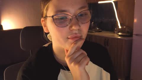 Snapshot of milliedoll chatting on February 2026 06:15:02 PM Millie online show from February 2026 06:15:02 PM