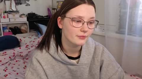 Snapshot of milliedoll chatting on February 2026 05:17:01 AM Millie online show from February 2026 05:17:01 AM