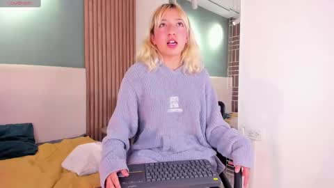 milly_cute online show from March 2025 03:37:01 PM