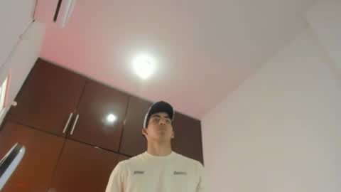 Snapshot of milo_31 chatting on March 2026 07:03:01 PM Milo online show from March 2026 07:03:01 PM