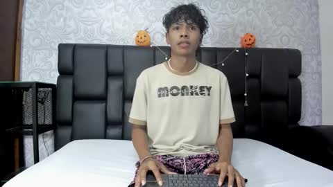 miltondelis online show from November 2025 12:12:01 AM