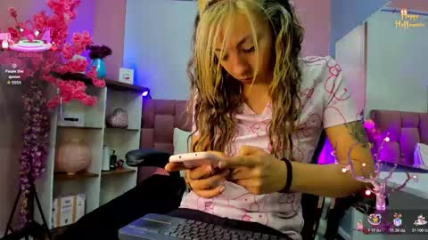  Milu Belucci  online show from November 2025 02:17:01 PM