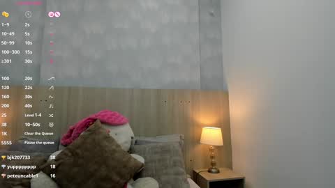 Snapshot of milu_gomez chatting on December 2024 10:52:02 PM Milu Gomez online show from December 2024 10:52:02 PM