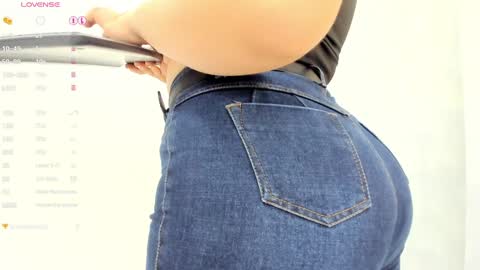 Snapshot of milu_gomez chatting on January 2025 07:23:01 PM Milu Gomez online show from January 2025 07:23:01 PM