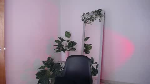 Mily Ortiz online show from December 2025 03:51:02 PM