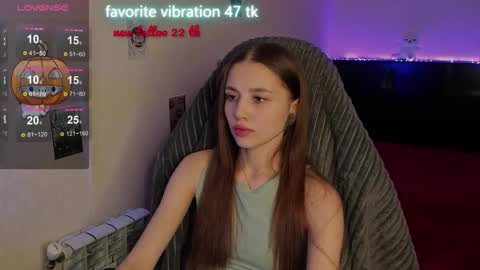 Snapshot of milyamess chatting on November 2025 05:25:02 PM Emily online show from November 2025 05:25:02 PM